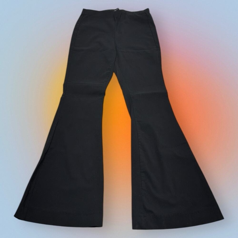 WHO WHAT WEAR Women’s 8 Black Flare Leg Pull On Pant